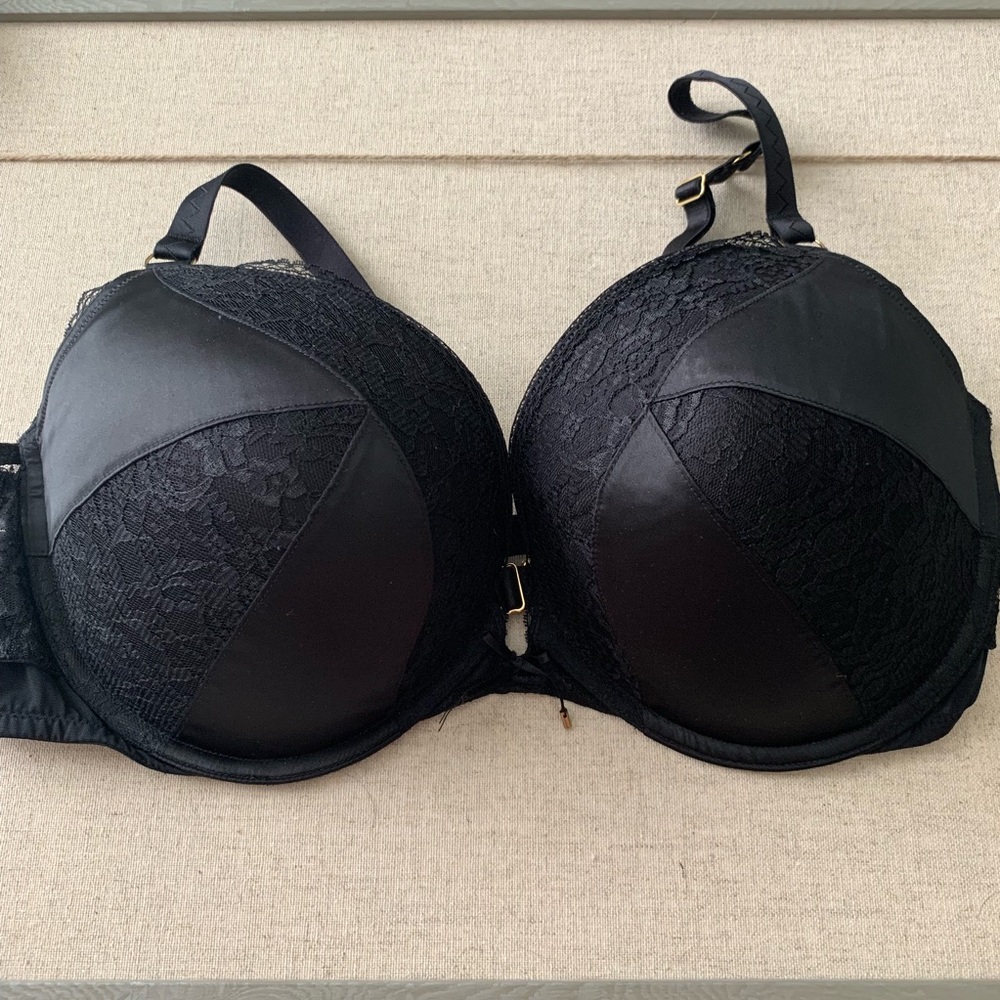 Black lace plunge push up